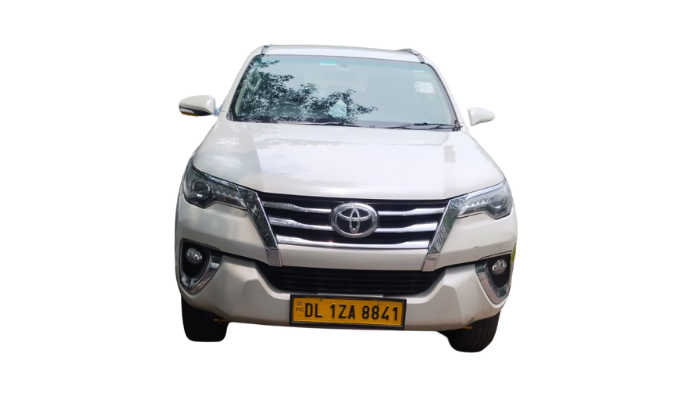 taxi Toyota Fortuner near india get